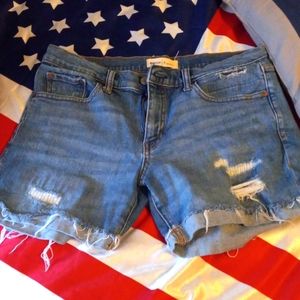 Gap blue jean shorts has 28